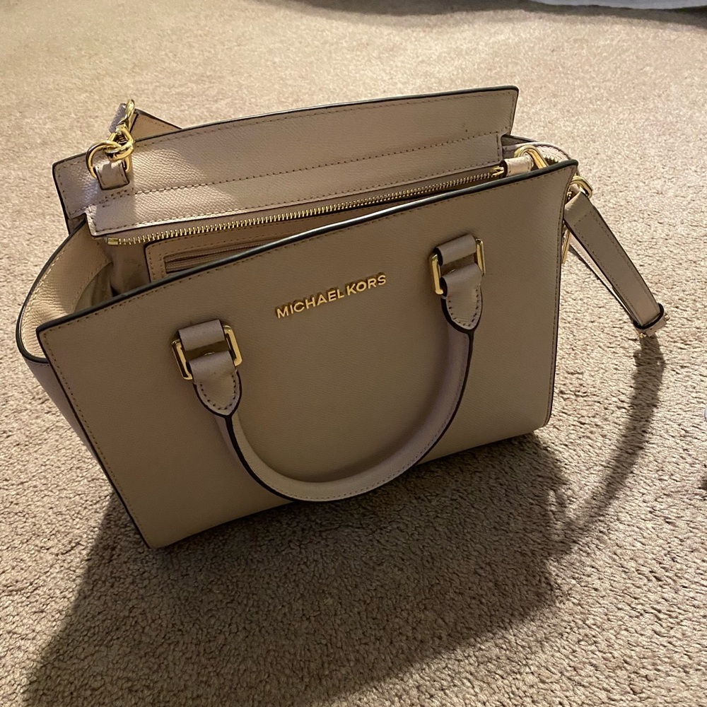 Micheal Kors Purse - Picture 2 of 4